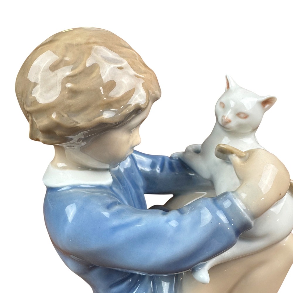 Royal Copenhagen Girl with Cat Porcelain Figurine 4631 1970s John Galster - Picture 9 of 12